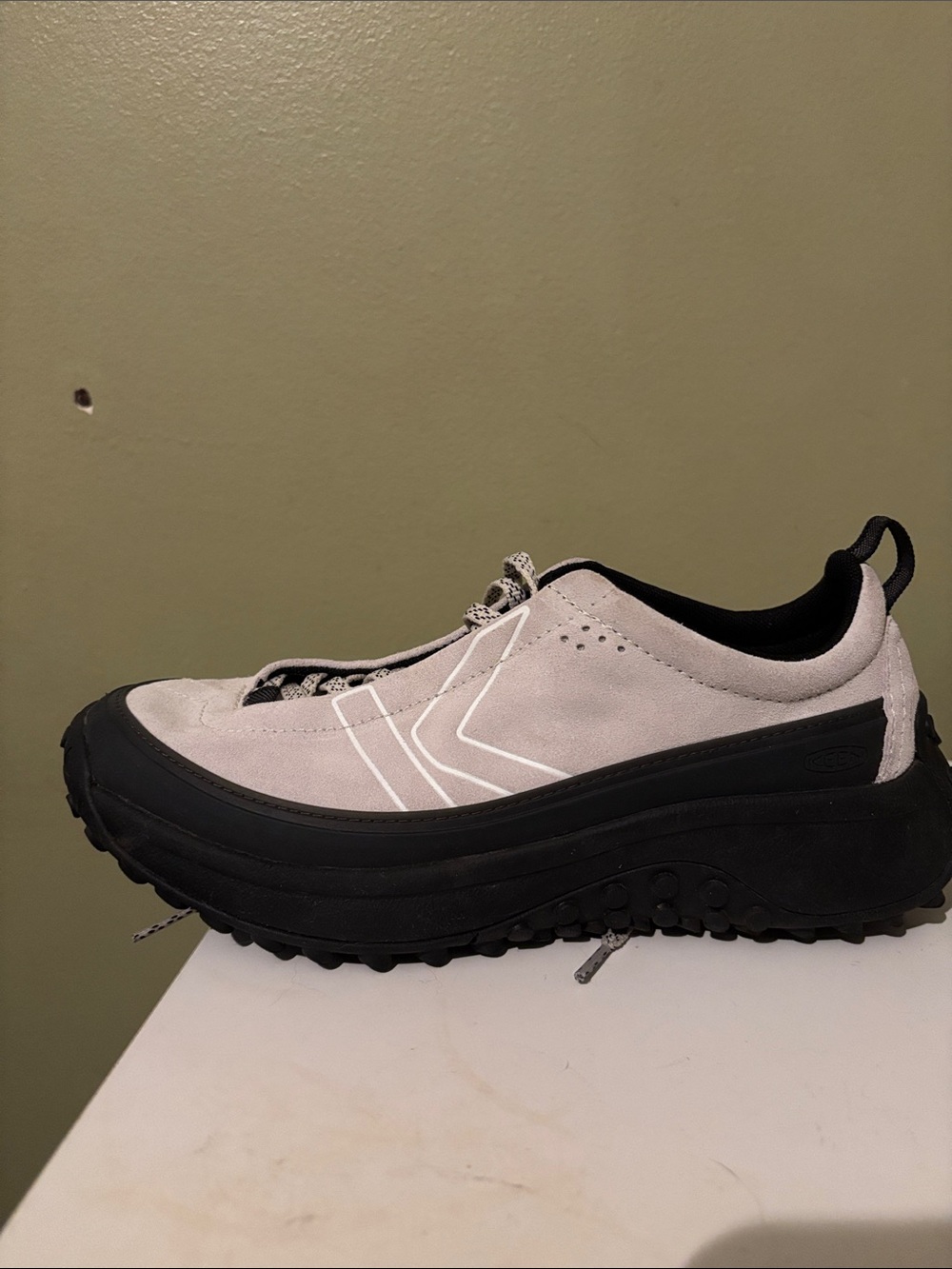 Womenβs Keen jasper hiking Trail Sneaker - Light Gray/Black